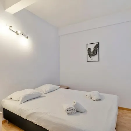 Ambassador Apartamento *