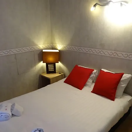 Ambassador Apartment *