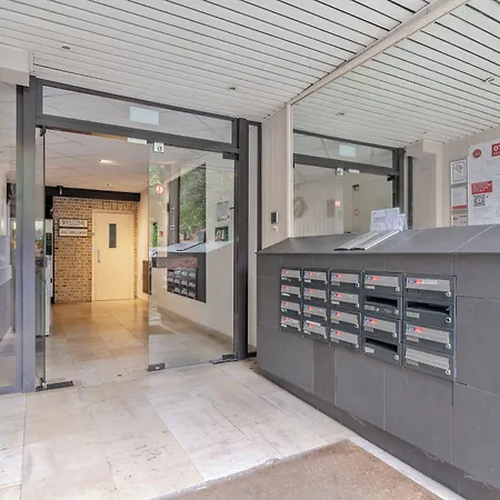 앰배서더 스위트 아파트 *