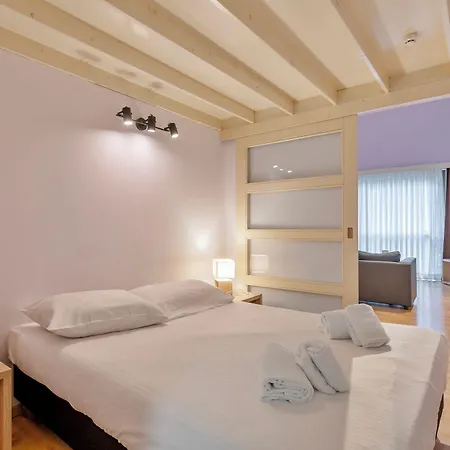 아파트 앰배서더 스위트 루벤