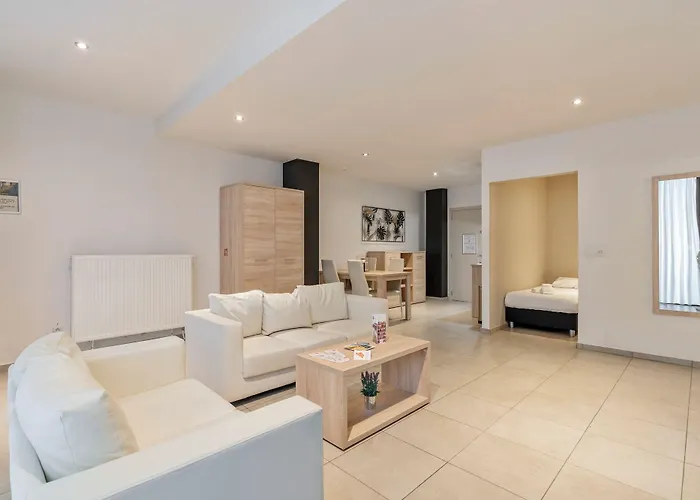 Ambassador Apartman *